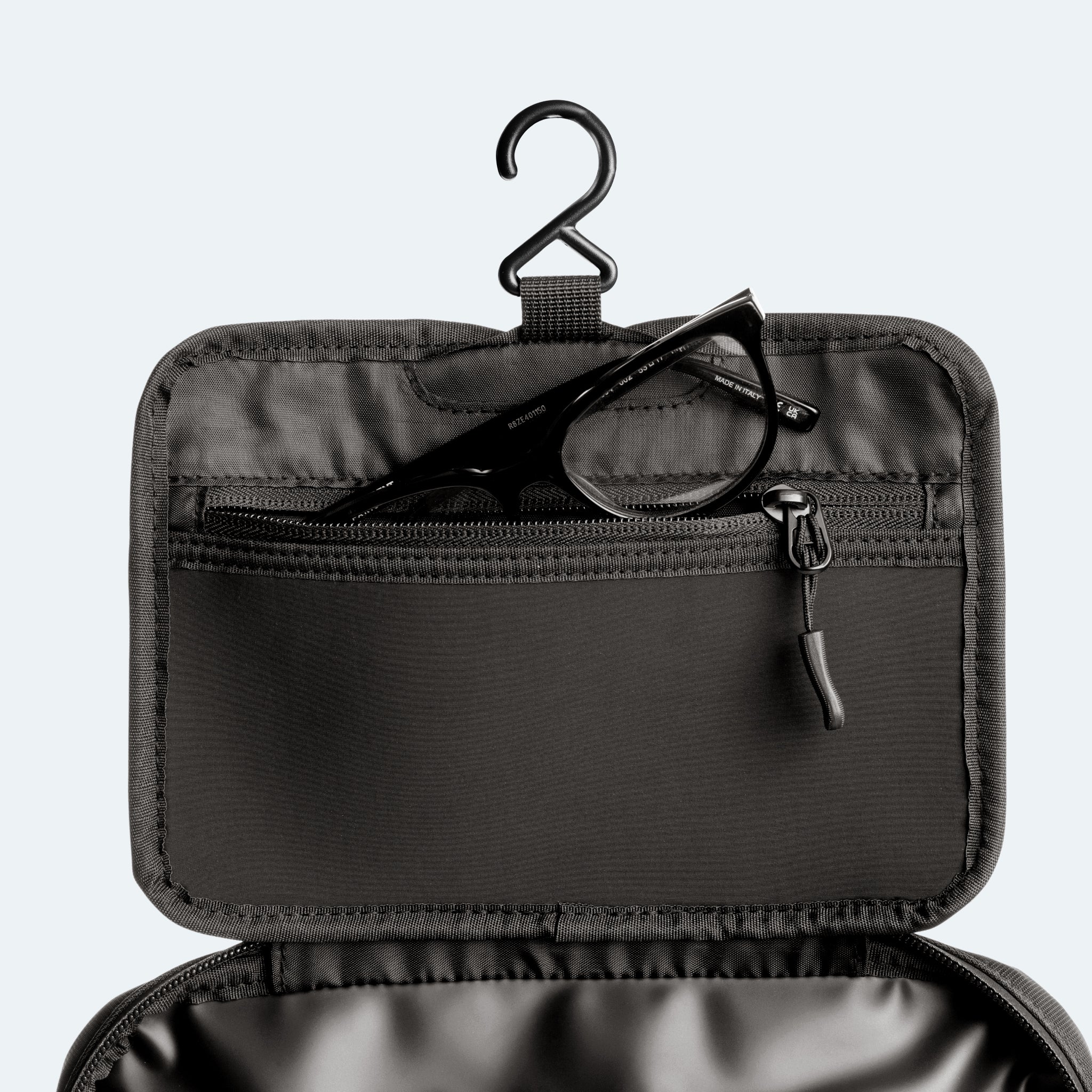 LA TROUSSE DE TOILETTE