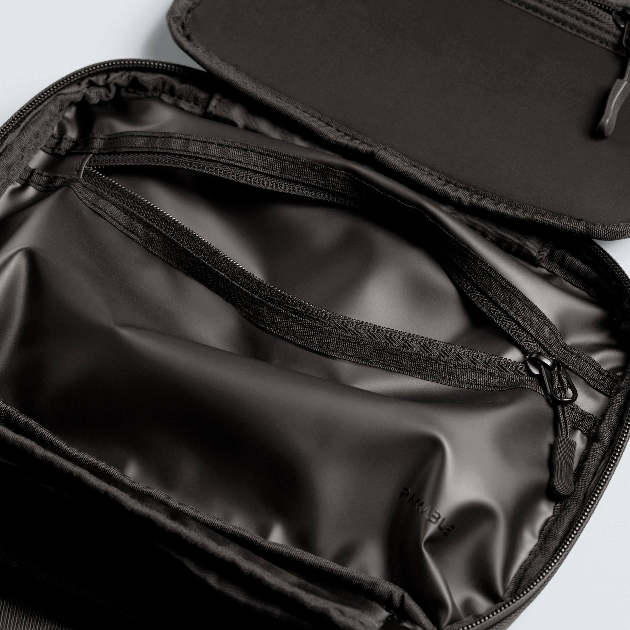 LA TROUSSE DE TOILETTE